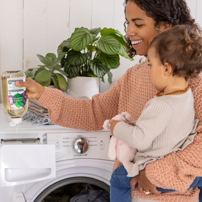 one handed EasyDose ultra concentrated laundry detergent